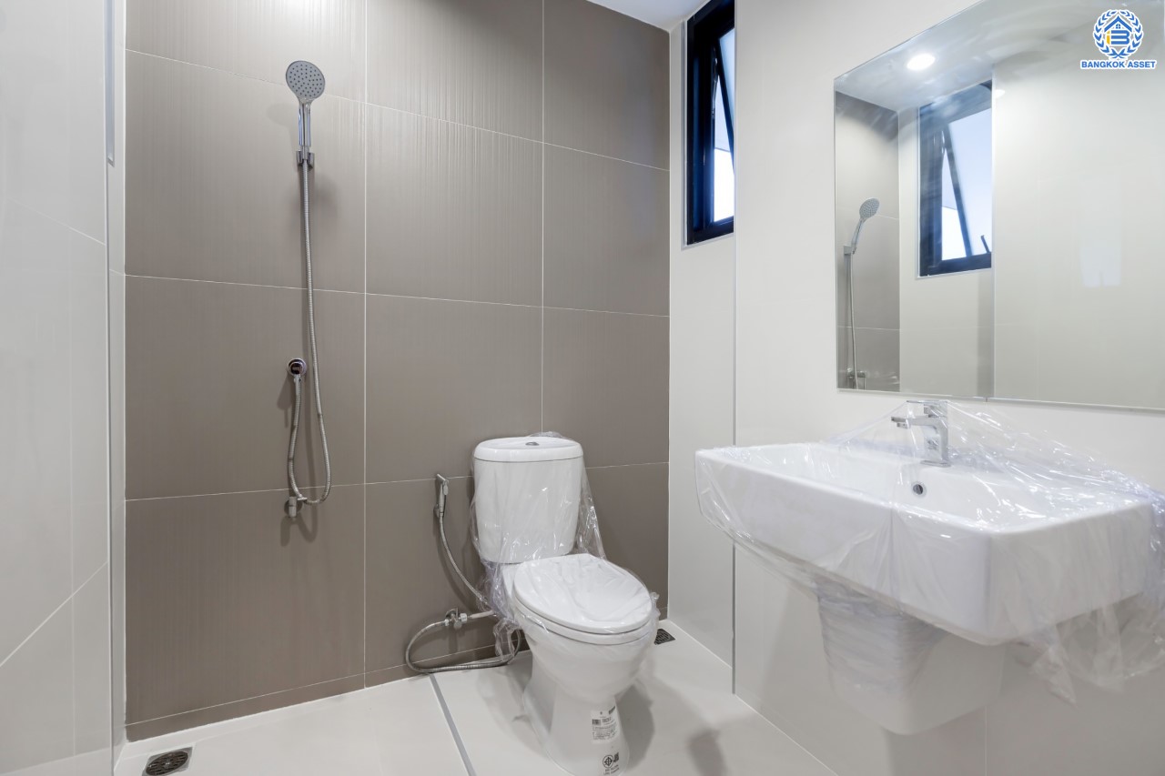 บ้านมือสองตกแต่งใหม่ ม.ปั้นทอง3 ลาดปลาเค้า76 เนื้อที่ 41.3 ตร.ว. ฟังก์ชัน 3 ห้องนอน 2 ห้องน้ำ 1 ห้องอเนกประสงค์ จอดรถได้ 2 คัน สภาพแวดล้อมเยี่ยม เชื่อมต่อ ถ.ประเสริฐมนูกิจ, ถ.เกษตร-นวมินทร์ ใกล้ ม.เกษตร, รถไฟฟ้าสายสีเขียว "สถานีเสนานิคม" และทางด่วน "ฉลองรัช"